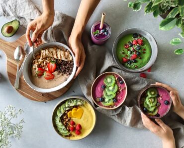 5 BREAKFAST SMOOTHIE BOWLS » easy + nutritious